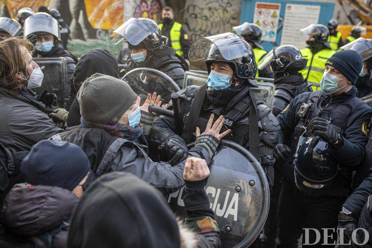 Deložacija uporabnikov avtonomnega centra Rog