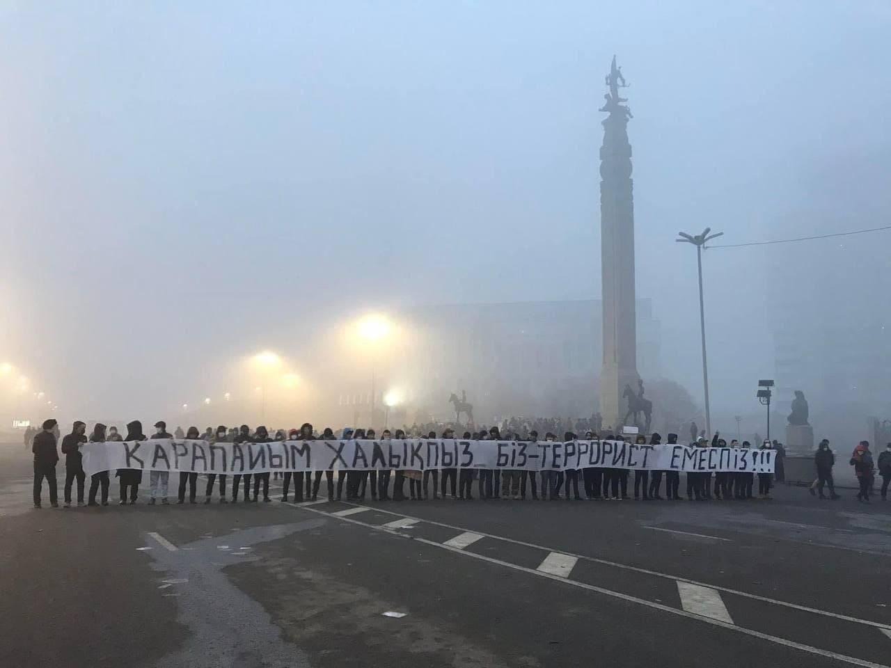 Kazahstan Predsednik pozvao strane trupe da razbiju protestni pokret